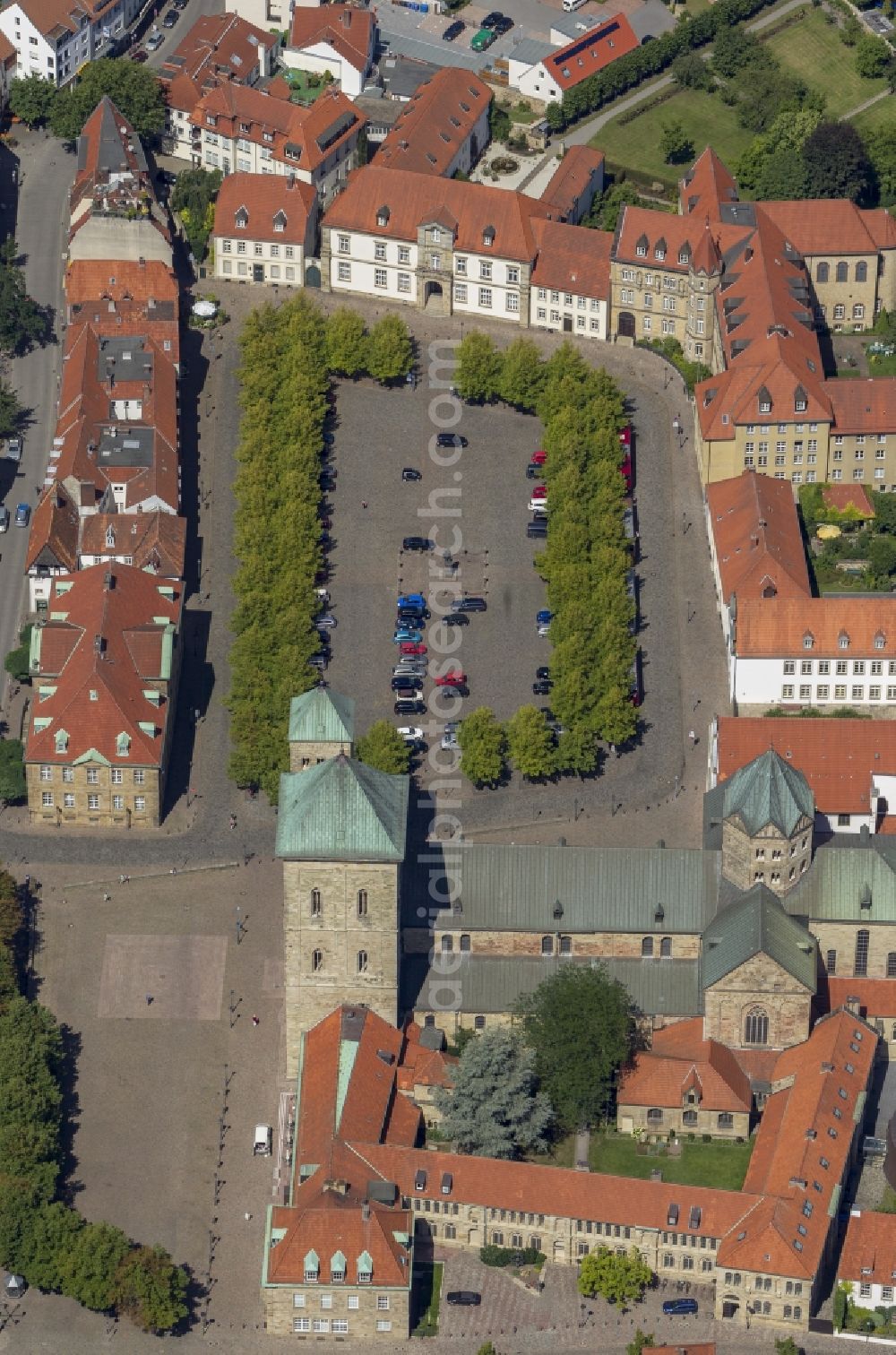 Aerial photograph Osnabrück - City view from the old town center with the St. Peter's Cathedral on Cathedral Square Osnabrück in Lower Saxony