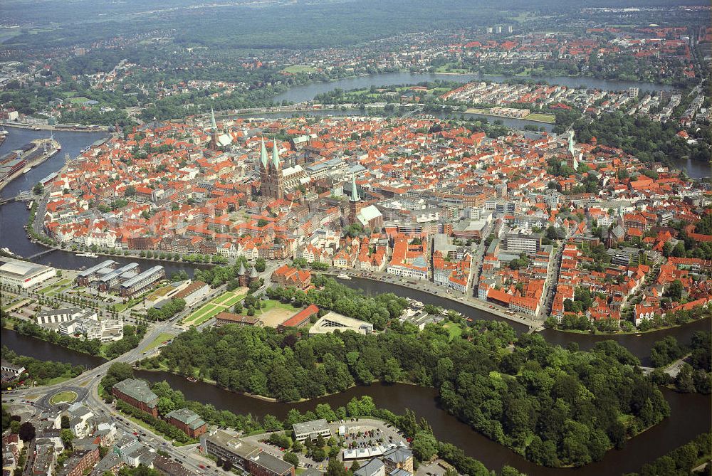 Aerial photograph Lübeck - Stadtansicht vom Altstadtzentrum in Lübeck. Townscape from the historic center and the old town in Lübeck.