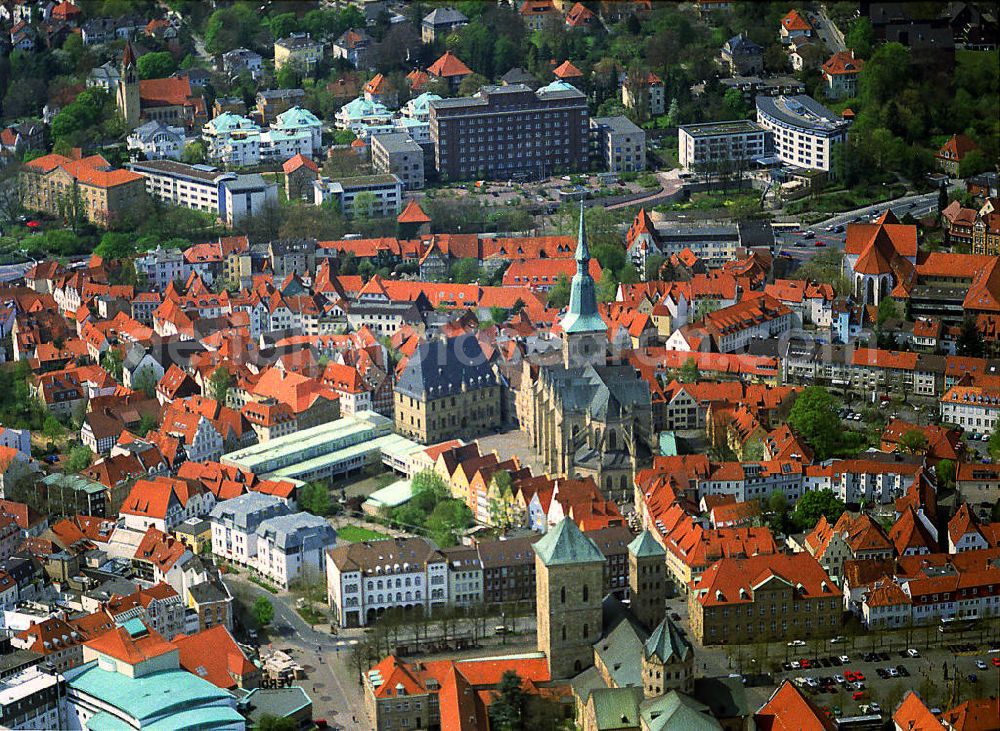 Osnabrück from above - Stadtansicht vom Altstadtzentrum Osnabrück. Zum wichtigen und alten Stadtensemble von Osnabrück gehören das Rathaus und die Marienkirche. In dem Rathaus wurde 1648 das Ende des 30jährigen Krieges besiegelt. Der Dom St. Peter, die Marienkirche und das Theater bilden im Bild ein Dreieck. City view from the old town of Osnabrück. An important and ancient city of Osnabrueck ensemble include the Town Hall and St. Mary's Church.