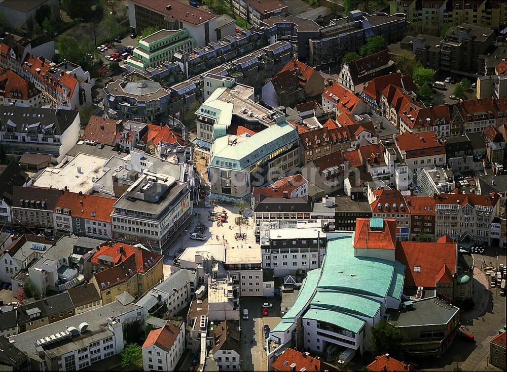 Aerial image Osnabrück - Stadtansicht vom Altstadtzentrum Osnabrück. Zum wichtigen und alten Stadtensemble von Osnabrück gehören das Rathaus und die Marienkirche. In dem Rathaus wurde 1648 das Ende des 30jährigen Krieges besiegelt. Der Dom St. Peter, die Marienkirche und das Theater bilden im Bild ein Dreieck. City view from the old town of Osnabrück. An important and ancient city of Osnabrueck ensemble include the Town Hall and St. Mary's Church.