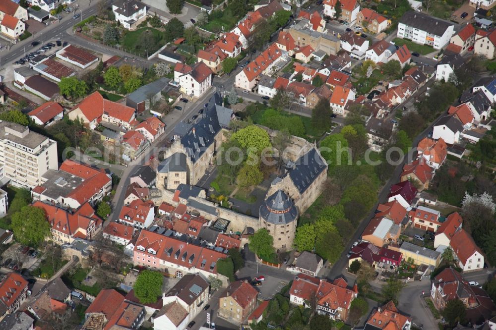 Alzey from the bird's eye view: Cityscape of Alzey with the building of the District Court on Schlossgasse in Rhineland-Palatinate