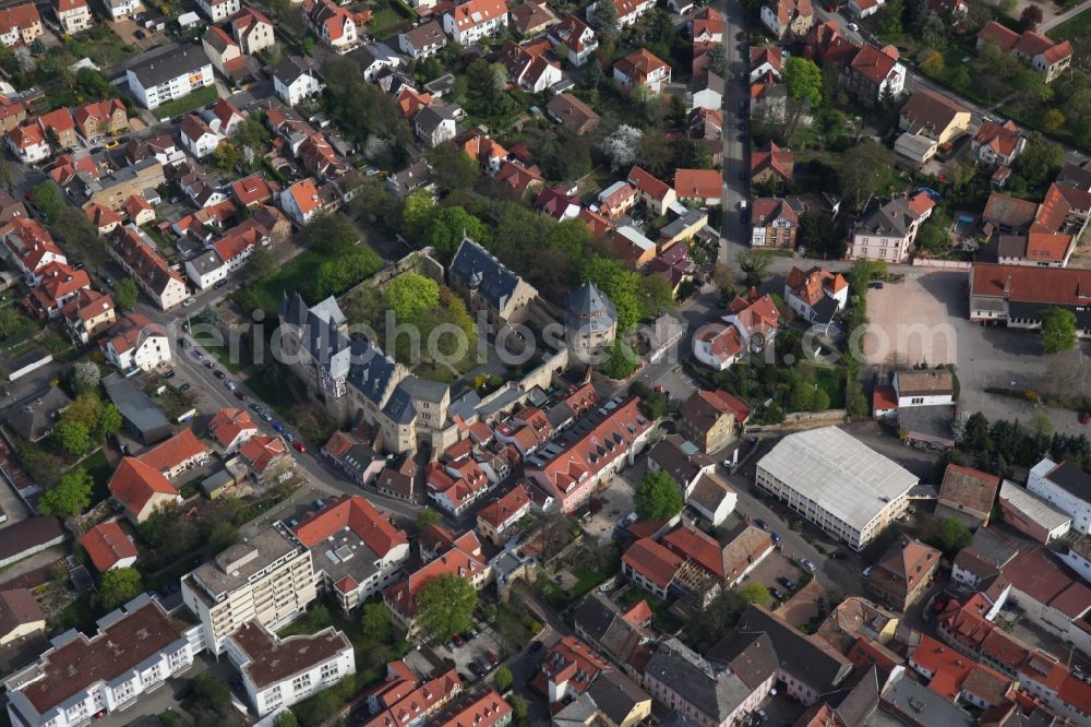 Aerial image Alzey - Cityscape of Alzey with the building of the District Court on Schlossgasse in Rhineland-Palatinate