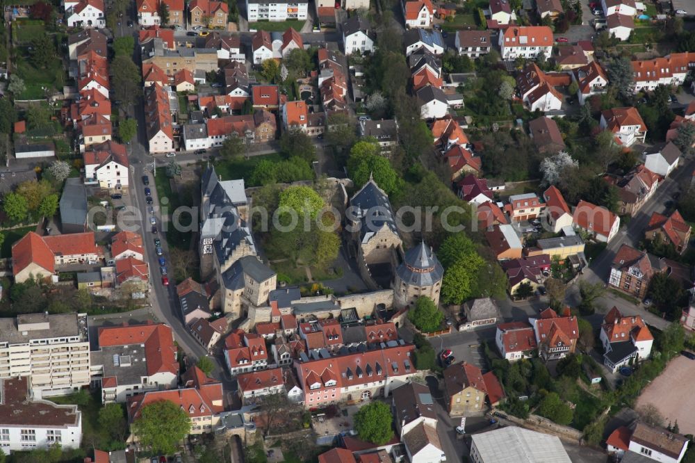 Alzey from above - Cityscape of Alzey with the building of the District Court on Schlossgasse in Rhineland-Palatinate