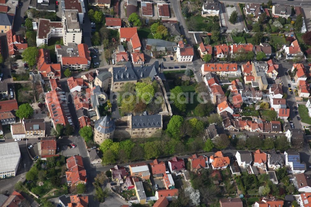 Aerial image Alzey - Cityscape of Alzey with the building of the District Court on Schlossgasse in Rhineland-Palatinate