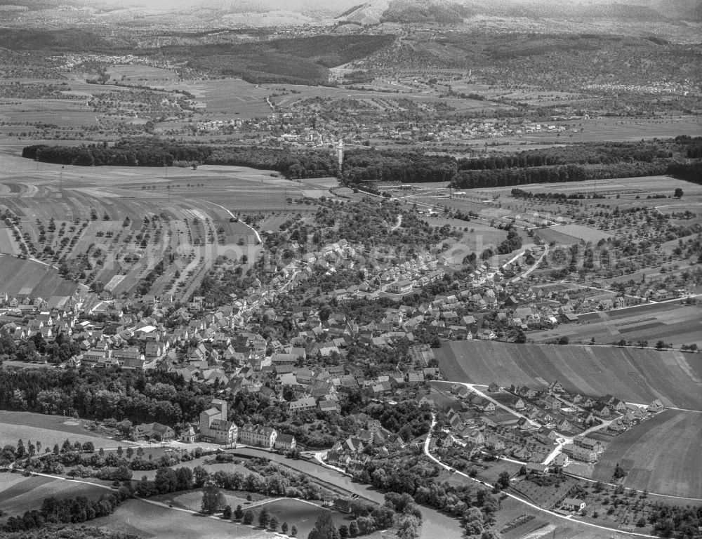 Reutlingen from the bird's eye view: Urban area with outskirts and inner city area on the edge of agricultural fields and arable land in the district Mittelstadt in Reutlingen in the state Baden-Wuerttemberg, Germany