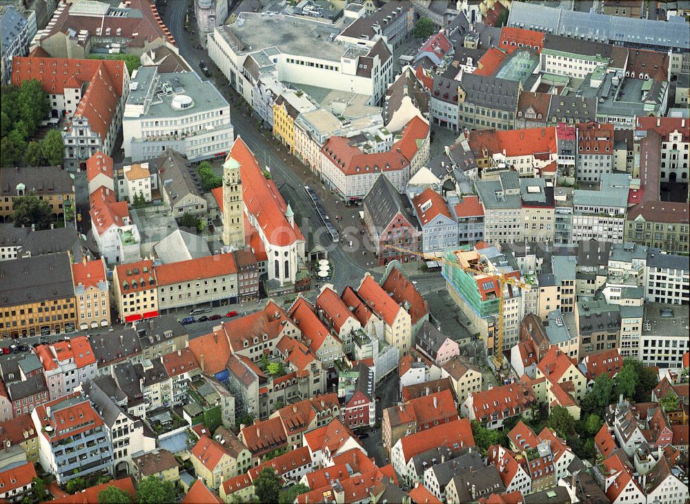 Augsburg from the bird's eye view: Stadtansicht von Augsburg in Bayern. Mittelpunkt dieser Stadt ist das Renaissance-Rathaus, erbaut 1615 - 1620. Daneben bietet der 78 Meter hohe Perlachturm vom Turm einen herrlichen Rundblick.