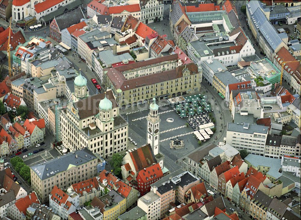 Aerial photograph Augsburg - Stadtansicht von Augsburg in Bayern. Mittelpunkt dieser Stadt ist das Renaissance-Rathaus, erbaut 1615 - 1620. Daneben bietet der 78 Meter hohe Perlachturm vom Turm einen herrlichen Rundblick.