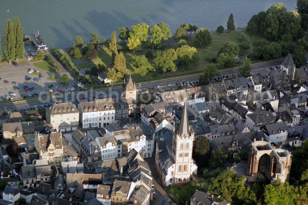 Bacharach from above - Blick auf die Stadt Bacharach am Rhein mit der Wernerkapelle und die Peterskirche im Hintergrund. Die Wernerkapelle wurde im 13. Jahrhundert errichtet. Sie dient als Mahnmal für einen friedlichen Umgang zwischen verschiedenen Religionen. Die Peterskirche stammt aus dem 14. Jahrhundert. View to the village Bacharach near the Rhine with the Werner chapel and the Peters church in the foreground. The Werner chapel was built in the 13.century and is an memorial for an peaceful contact between different religions. The Peters church was built in the 14.century.