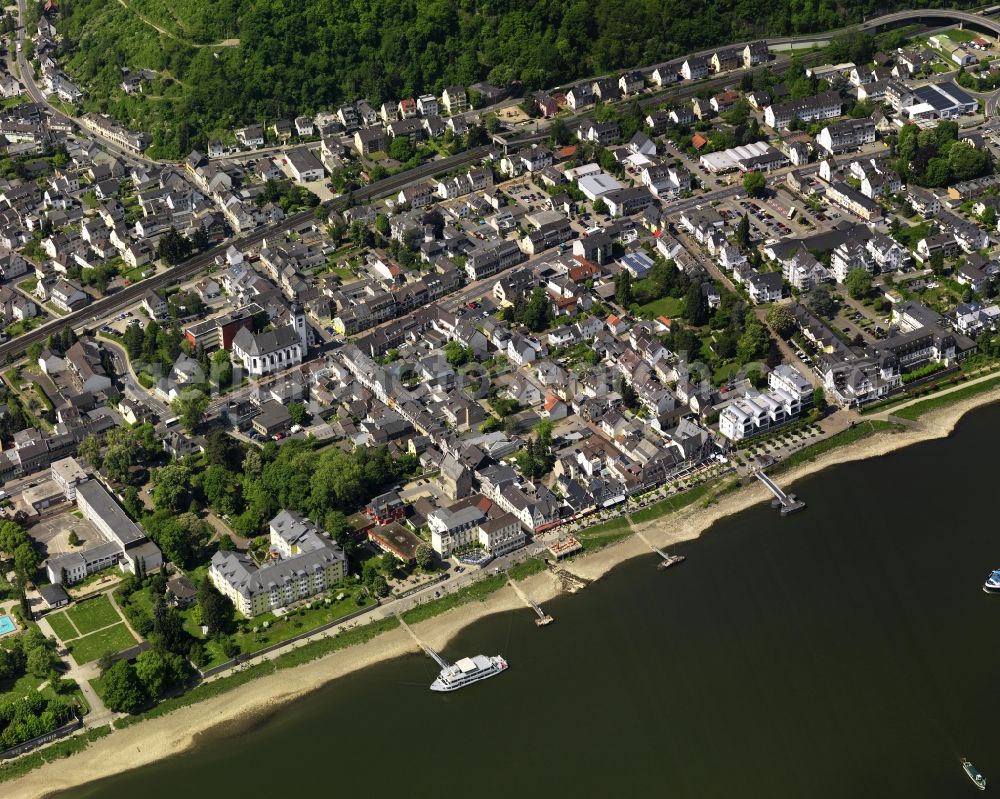 Bad Breisig from the bird's eye view: View of Bad Breisig on the riverbank of the Rhine in the state of Rhineland-Palatinate. Bad Breisig is also home to an association of municipialities and is located on the left Rhine riverbank. There is also a water front and a gravel beach