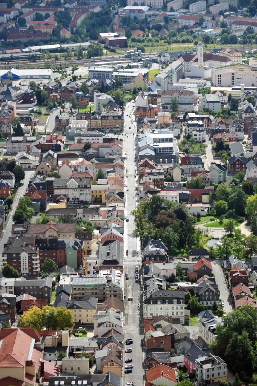 Aerial photograph Sonneberg - Stadtansicht mit Wohngebiet an der Bahnhofstraße in Sonneberg in Thüringen. Cityscape with housing area on the Bahnhofstrasse in Sonneberg in Thuringia.