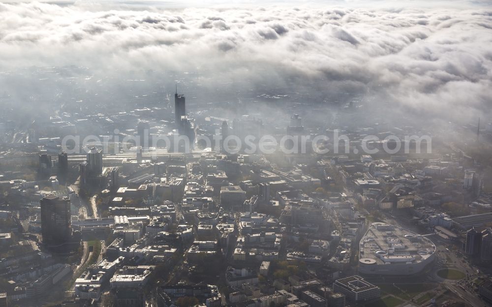 Essen from the bird's eye view: Stadtansicht über die von einer imposanten Nebel- und Wolken- Landschaft eingehüllte Skyline der Essener Innenstadt im Bundesland Nordrhein-Westfalen NRW. Die Herbt Wetter Wolken überziehen die Stadt im Ruhrgebiet mit einer weißen Wolkendecke und umschließen u.a. das Rathaus und den Sitz des Energieversorgers RWE im RWE- Turm am Opernplatz. / Cityscape overlooking the skyline of the Essen city center shrouded by an impressive landscape of fog and clouds in the state North Rhine-Westphalia. The autumn weather clouds cover the Ruhr region city with a thick blanket of clouds and surround among others the townhall and the RWE Tower at Opernplatz.