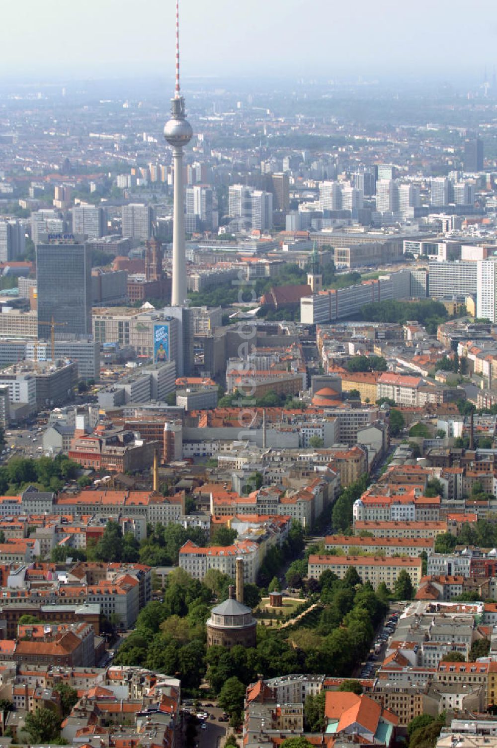 Berlin from above - Stadtansicht von Berlin über Prenzlauer Berg mit dem Wasserturm an der Knaackstraße und dem Fernsehturm am Alexanderplatz in Berlin-Mitte. View to Prenzlauer Berg with the Water Tower at the Knaackstraße and the TV Tower at the Alexanderplatz in Berlin-Mitte.