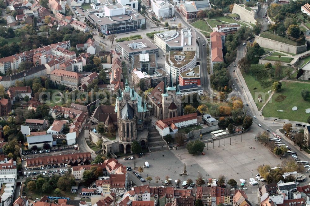 Aerial image Erfurt - View of the St. Severus and the Erfurt Cathedral, the former St. Mary's Church at the Cathedral Square and the old town of Erfurt