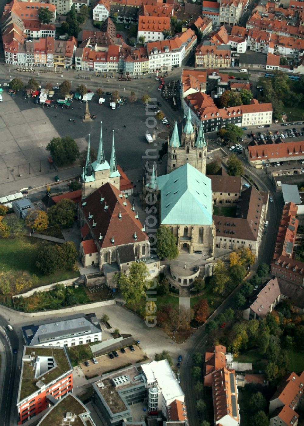 Aerial image Erfurt - View of the St. Severus and the Erfurt Cathedral, the former St. Mary's Church at the Cathedral Square and the old town of Erfurt