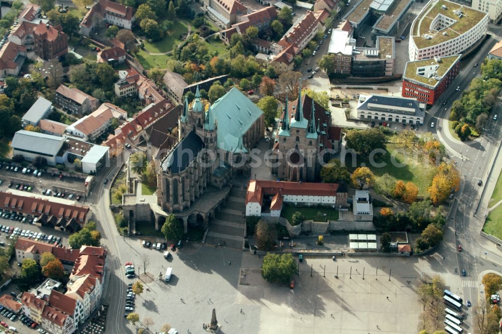 Aerial image Erfurt - View of the St. Severus and the Erfurt Cathedral, the former St. Mary's Church at the Cathedral Square and the old town of Erfurt