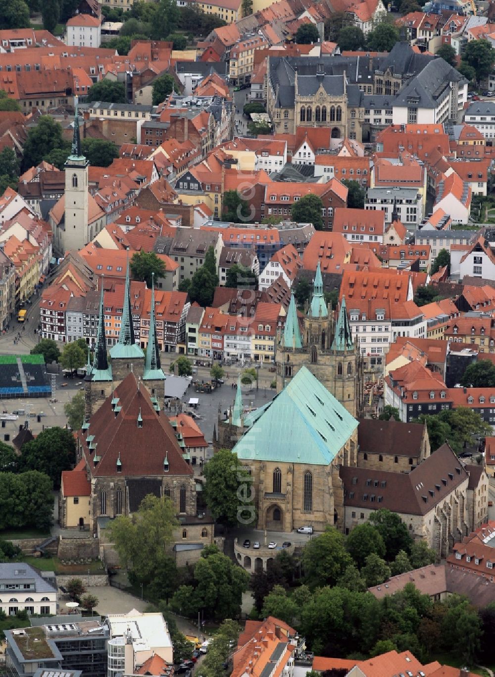 Aerial image Erfurt - View of the St. Severus and the Erfurt Cathedral, the former St. Mary's Church at the Cathedral Square and the old town of Erfurt