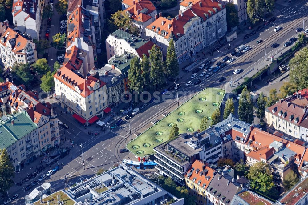 Aerial image München - City view of the area around Muenchner Freiheit in the district of Schwabing in Munich in the state of Bavaria. The place at the intersection Leopoldstrasse and Feilitzschstrasse with tram and bus stop was formerly known as Feilitzschplatz