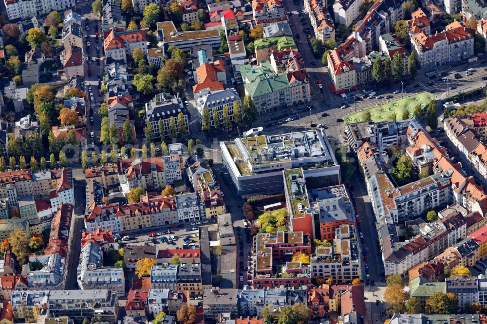 Aerial photograph München - City view of the area around Muenchner Freiheit in the district of Schwabing in Munich in the state of Bavaria. The place at the intersection Leopoldstrasse and Feilitzschstrasse with tram and bus stop was formerly known as Feilitzschplatz