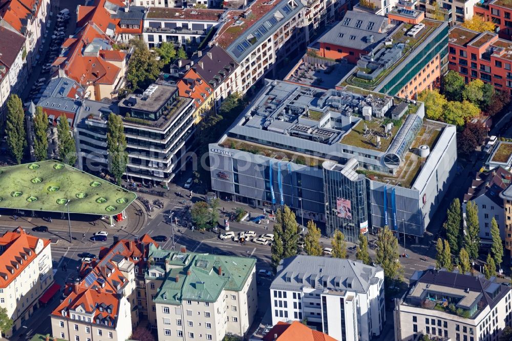 München from the bird's eye view: City view of the area around Muenchner Freiheit in the district of Schwabing in Munich in the state of Bavaria. The place at the intersection Leopoldstrasse and Feilitzschstrasse with tram and bus stop was formerly known as Feilitzschplatz