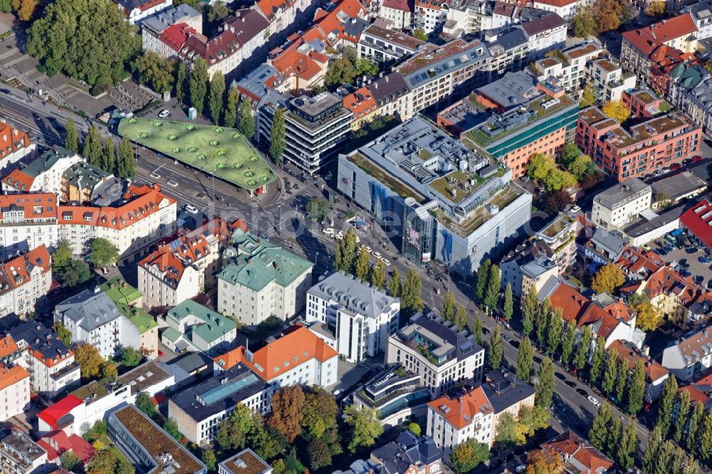 München from the bird's eye view: City view of the area around Muenchner Freiheit in the district of Schwabing in Munich in the state of Bavaria. The place at the intersection Leopoldstrasse and Feilitzschstrasse with tram and bus stop was formerly known as Feilitzschplatz