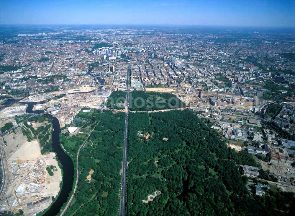 Berlin from the bird's eye view: Stadtansicht von Berlin mit Blick über den Tiergarten in Richtung Osten. Cityscape of Berlin from the Tiergarten to the eastbound.