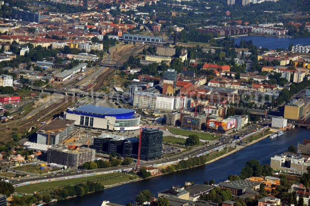 Berlin Friedrichshain from the bird's eye view: Cityscape of Berlin, overlooking the river Spree and the O2 World in the district Friedrichshain in Berlin