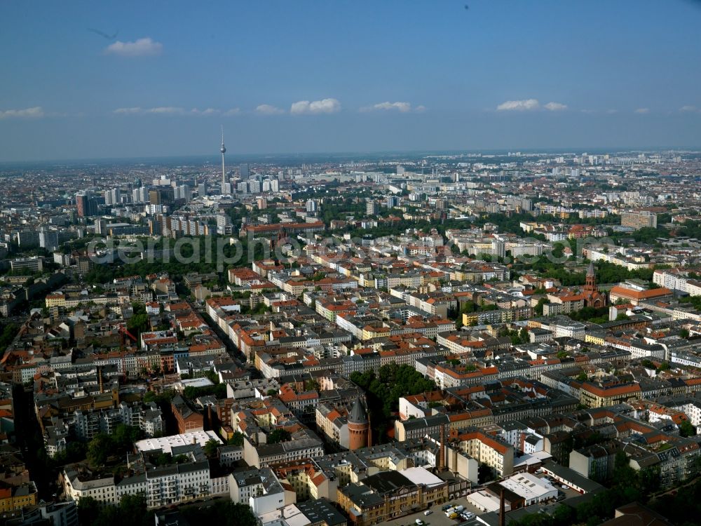 Aerial image Berlin - Cityscape Berlin Kreuzberg with the residential areas near the water tower at the Fidicinstrasse, Miner Street, Gneisenaustrasse and Bluecherstrasse at the Holy Cross Church