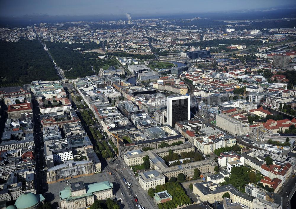 Berlin from above - Blick über das Stadtzentrum in Berlin-Mitte entlang der Straße Unter den Linden in Richtung Westen. View over the city center in Berlin-Mitte along the Boulevard Unter den Linden to the west.