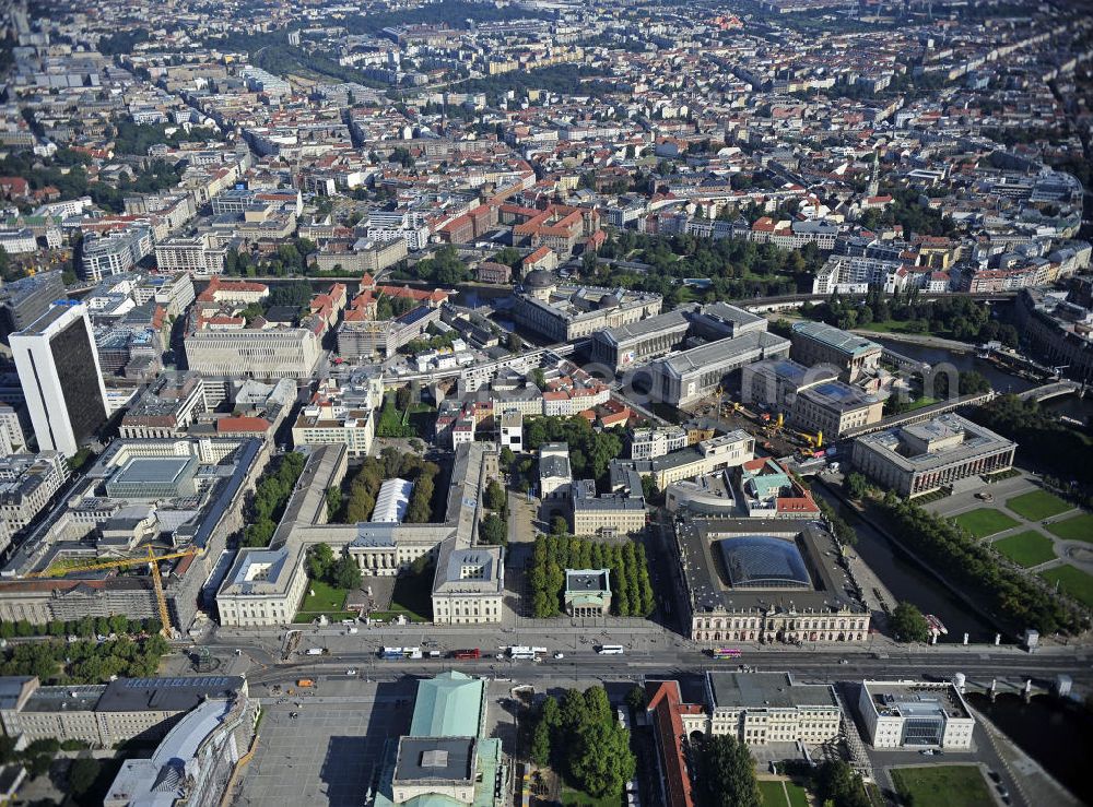 Aerial image Berlin - Blick über das Stadtzentrum in Berlin-Mitte an der Straße Unter den Linden mit dem Gebäude der Humboldt-Universität, dem Deutschen Historischen Museum und der Museumsinsel. View of the city center in Berlin-Mitte at the boulevard Unter den Linden with the building of the Humboldt University, the German Historical Museum and the Museum Island.