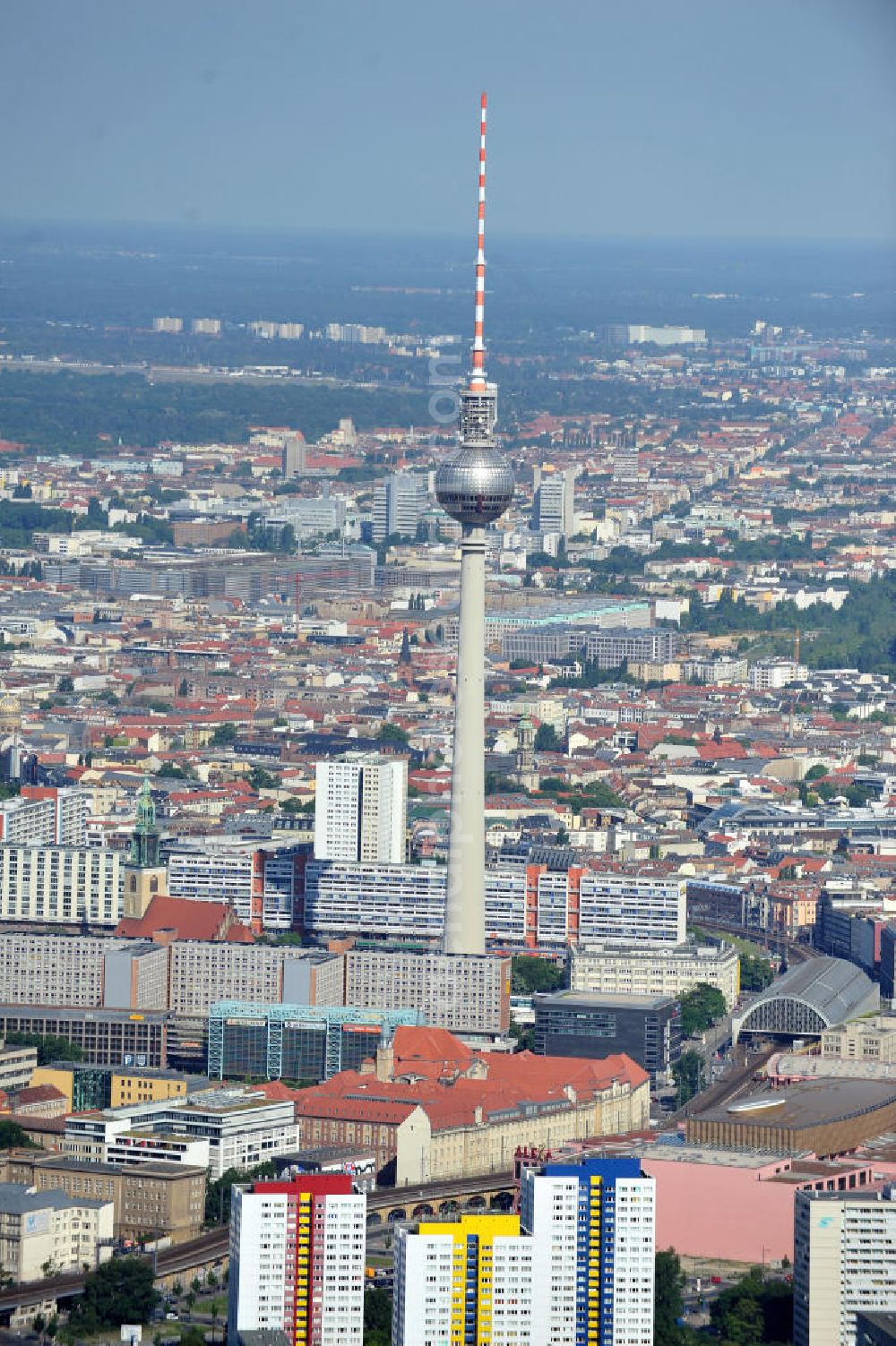 Aerial image Berlin Mitte - Stadtansicht von Berlin-Mitte mit dem Fernsehturm am Alexanderplatz. Townscape from Mitte with the TV tower and the public square Alexanderplatz.