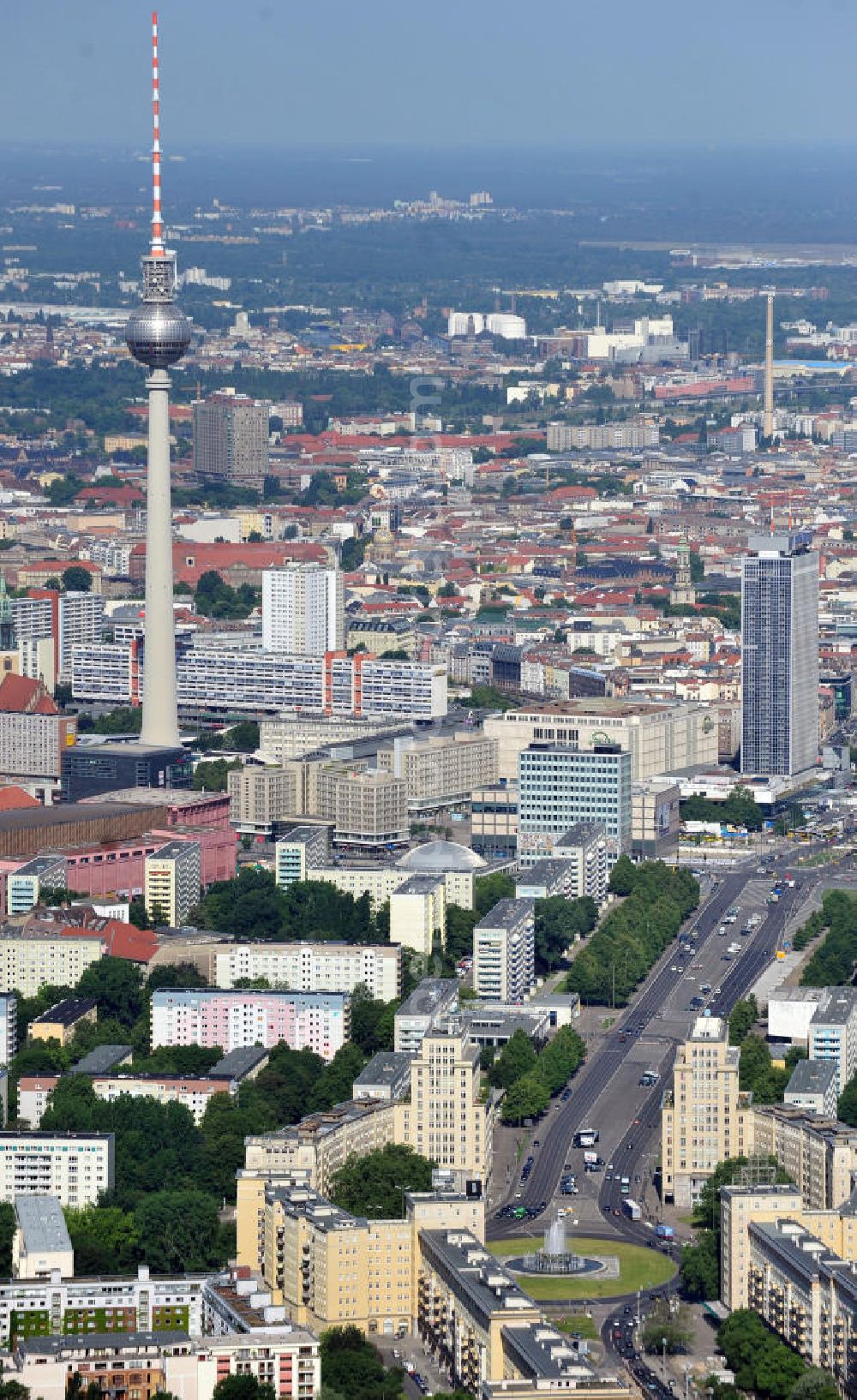 Aerial photograph Berlin Mitte - Stadtansicht entlang der Karl-Marx-Allee mit dem Strausberger Platz in Richtung Berlin-Mitte mit Fernsehturm am Alexanderplatz. Townscape along the street Karl-Marx-Allee with the square Strausbergerplatz in the direction to the TV tower at the public square Alexanderplatz.