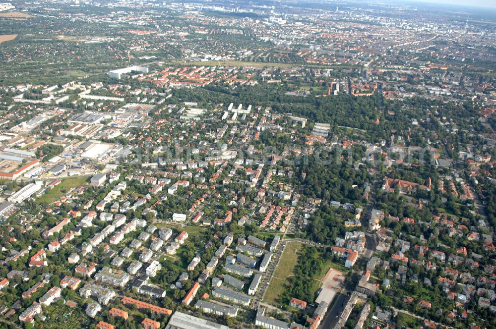 Berlin from the bird's eye view: Stadtansicht auf die Wohngebiete an der Waldemarstraße Ecke Fritz-Reuter-Straße Ecke Waldowstraße in Berlin - Buchholz an der Grenze zu Niederschönhausen. Eine Immobilie der HVB Immobilien AG.