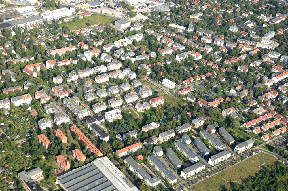 Berlin from above - Stadtansicht auf die Wohngebiete an der Waldemarstraße Ecke Fritz-Reuter-Straße Ecke Waldowstraße in Berlin - Buchholz an der Grenze zu Niederschönhausen. Eine Immobilie der HVB Immobilien AG.