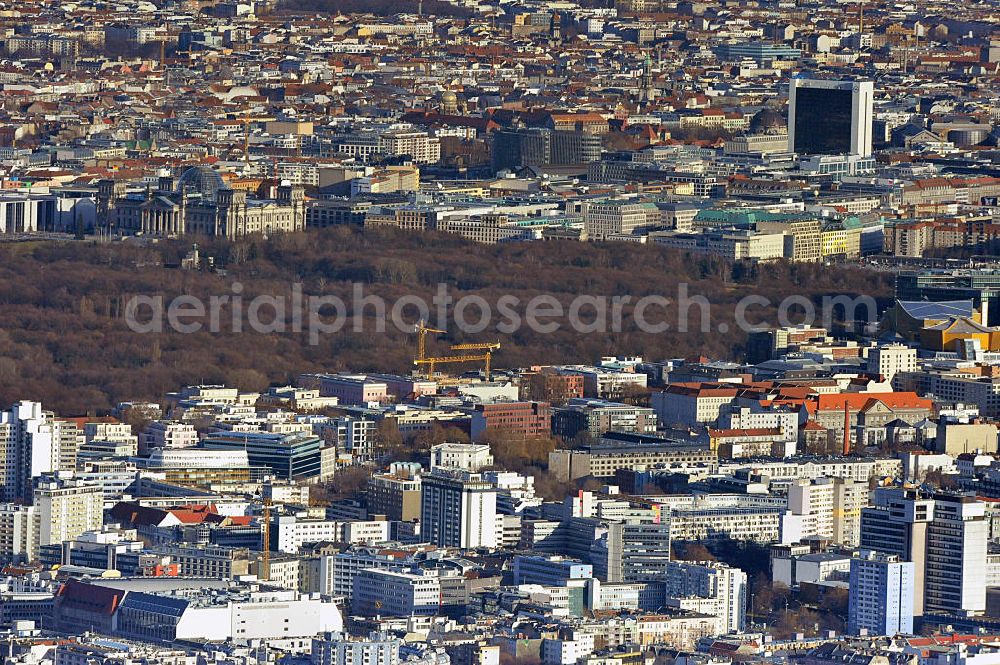 Aerial image Berlin - Stadtansicht Berlin - Tiergarten mit dem Botschafts- Viertel an der Tiergartenstraße. Im Hintergrund der Berliner Reichstag und die Regierungsbauten im Regierungsviertel. Cityscape Berlin - Tiergarten with the embassy district of Tiergarten road.