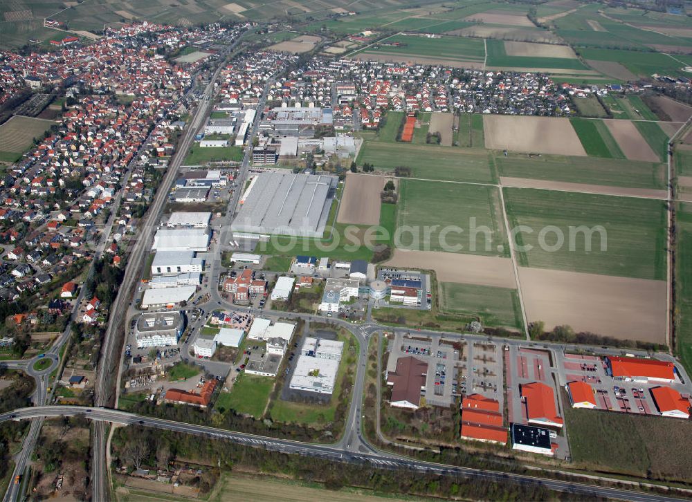 Bodenheim from the bird's eye view: Stadtansicht von Bodenheim in Rheinland Pfalz mit dem Gewerbegebiet Bodenbach im Vordergrund. Hier sind verschiedene Dienstleistungsunternehmen, Handwerksbetriebe und Geschäfte angesiedelt. Townscape of Bodenheim in Rhineland- Palatinate with the business park Bodenbach in the foreground. Here are different service companys, craft enterprises and shops integrated.