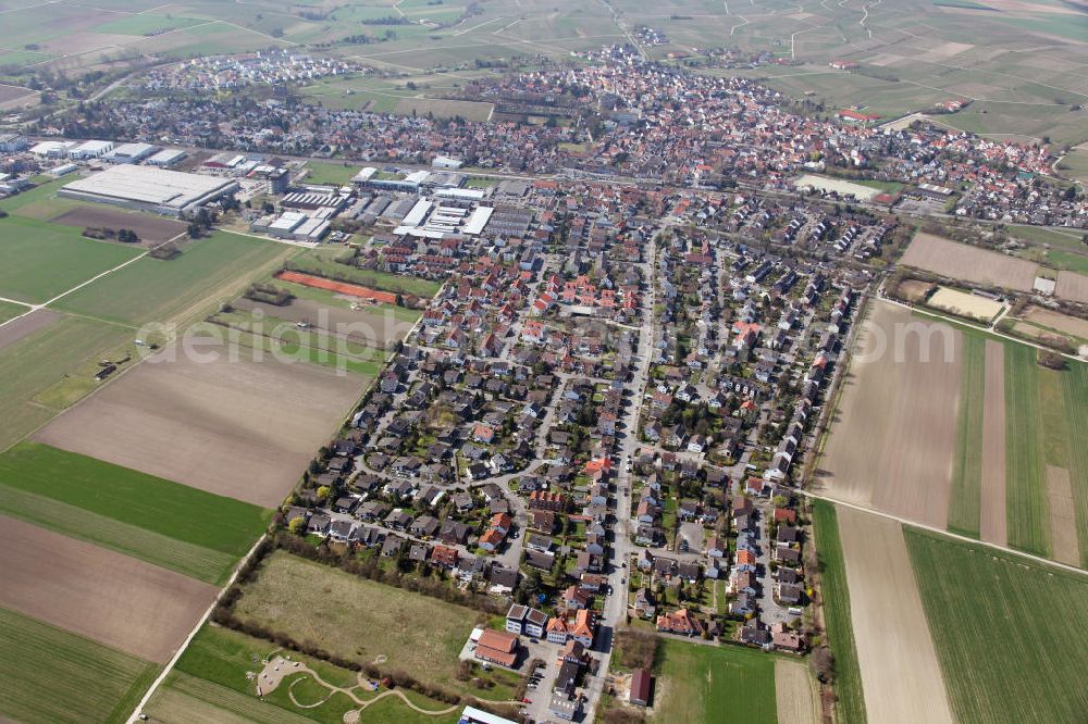 Aerial image Bodenheim - Stadtansicht von Bodenheim in Rheinland Pfalz mit dem Gewerbegebiet Bodenbach im Vordergrund. Hier sind verschiedene Dienstleistungsunternehmen, Handwerksbetriebe und Geschäfte angesiedelt. Townscape of Bodenheim in Rhineland- Palatinate with the business park Bodenbach in the foreground. Here are different service companys, craft enterprises and shops integrated.