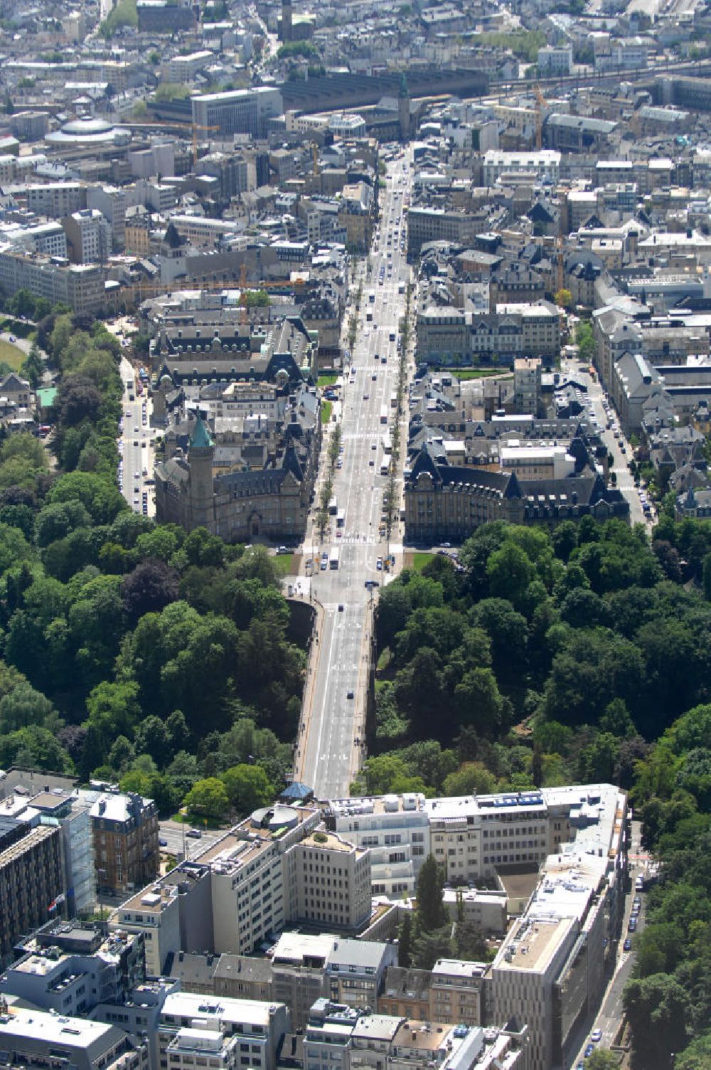 Aerial photograph Luxemburg - Stadtansicht auf den Boulevard de la Petrusse am Place de Metz und der Pont Adolphe im Altstadtzentrum von Luxemburg