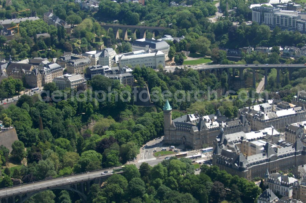 Aerial image Luxemburg - Stadtansicht auf den Boulevard de la Petrusse am Place de Metz und der Pont Adolphe im Altstadtzentrum von Luxemburg