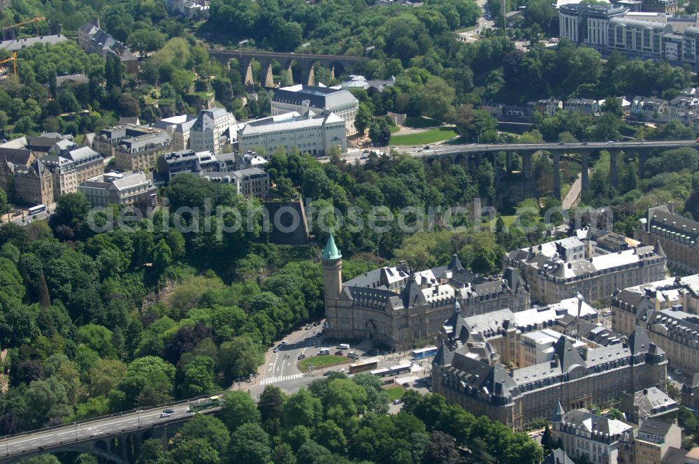 Aerial photograph Luxemburg - Stadtansicht auf den Boulevard de la Petrusse am Place de Metz und der Pont Adolphe im Altstadtzentrum von Luxemburg