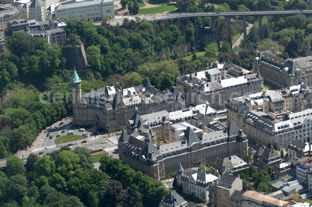 Aerial photograph Luxemburg - Stadtansicht auf den Boulevard de la Petrusse am Place de Metz und der Pont Adolphe im Altstadtzentrum von Luxemburg