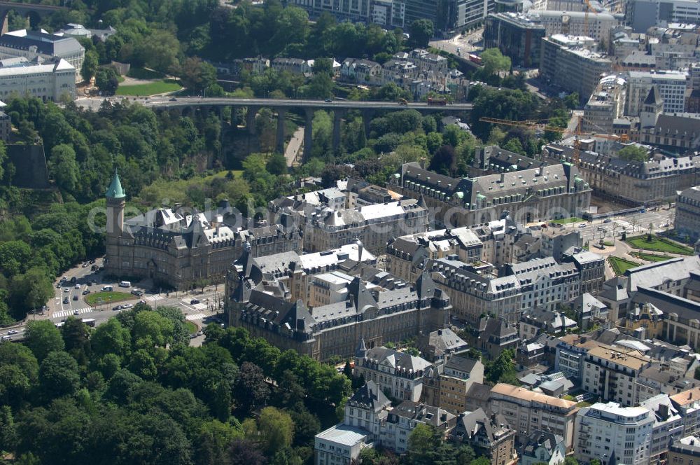 Aerial image Luxemburg - Stadtansicht auf den Boulevard de la Petrusse am Place de Metz und der Pont Adolphe im Altstadtzentrum von Luxemburg