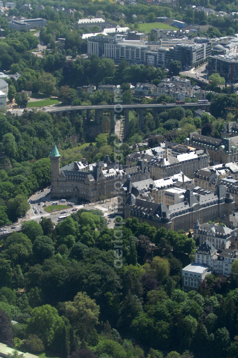 Aerial photograph Luxemburg - Stadtansicht auf den Boulevard de la Petrusse am Place de Metz und der Pont Adolphe im Altstadtzentrum von Luxemburg