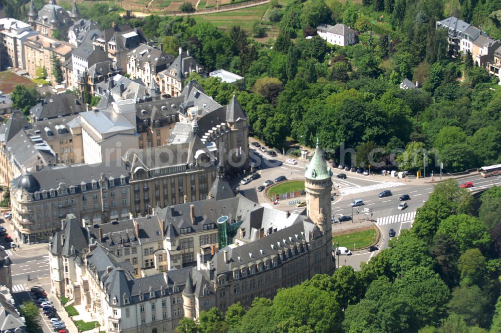 Aerial image Luxemburg - Stadtansicht auf den Boulevard de la Petrusse am Place de Metz und der Pont Adolphe im Altstadtzentrum von Luxemburg