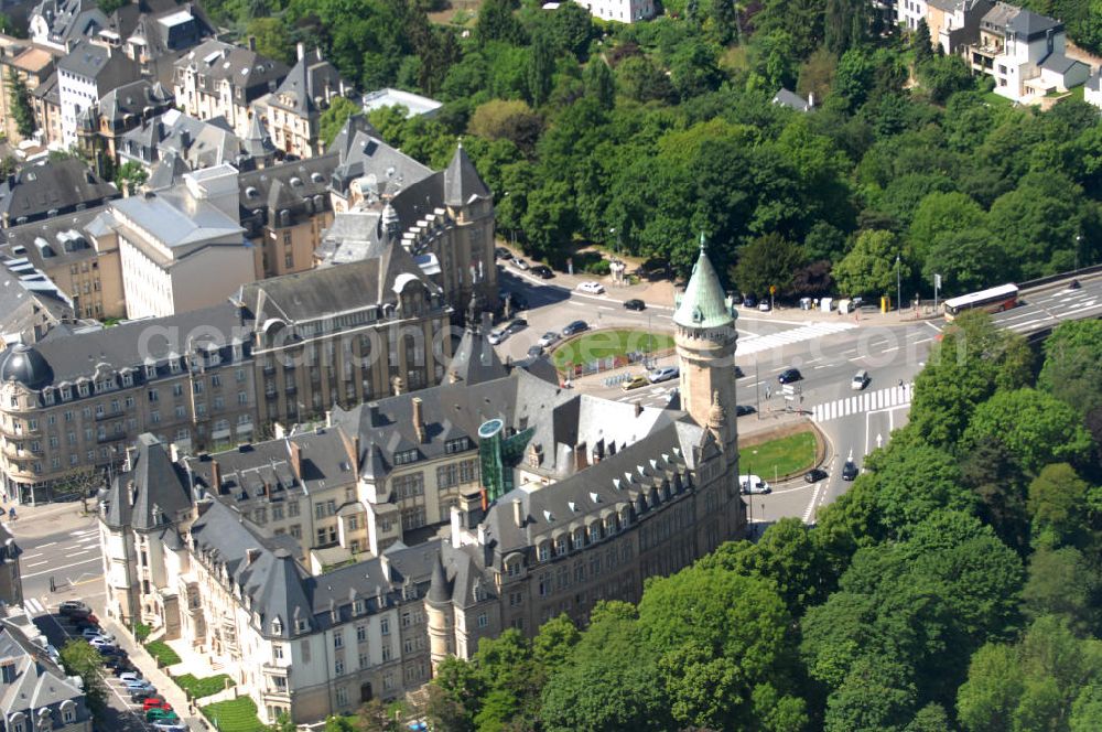 Aerial photograph Luxemburg - Stadtansicht auf den Boulevard de la Petrusse am Place de Metz und der Pont Adolphe im Altstadtzentrum von Luxemburg