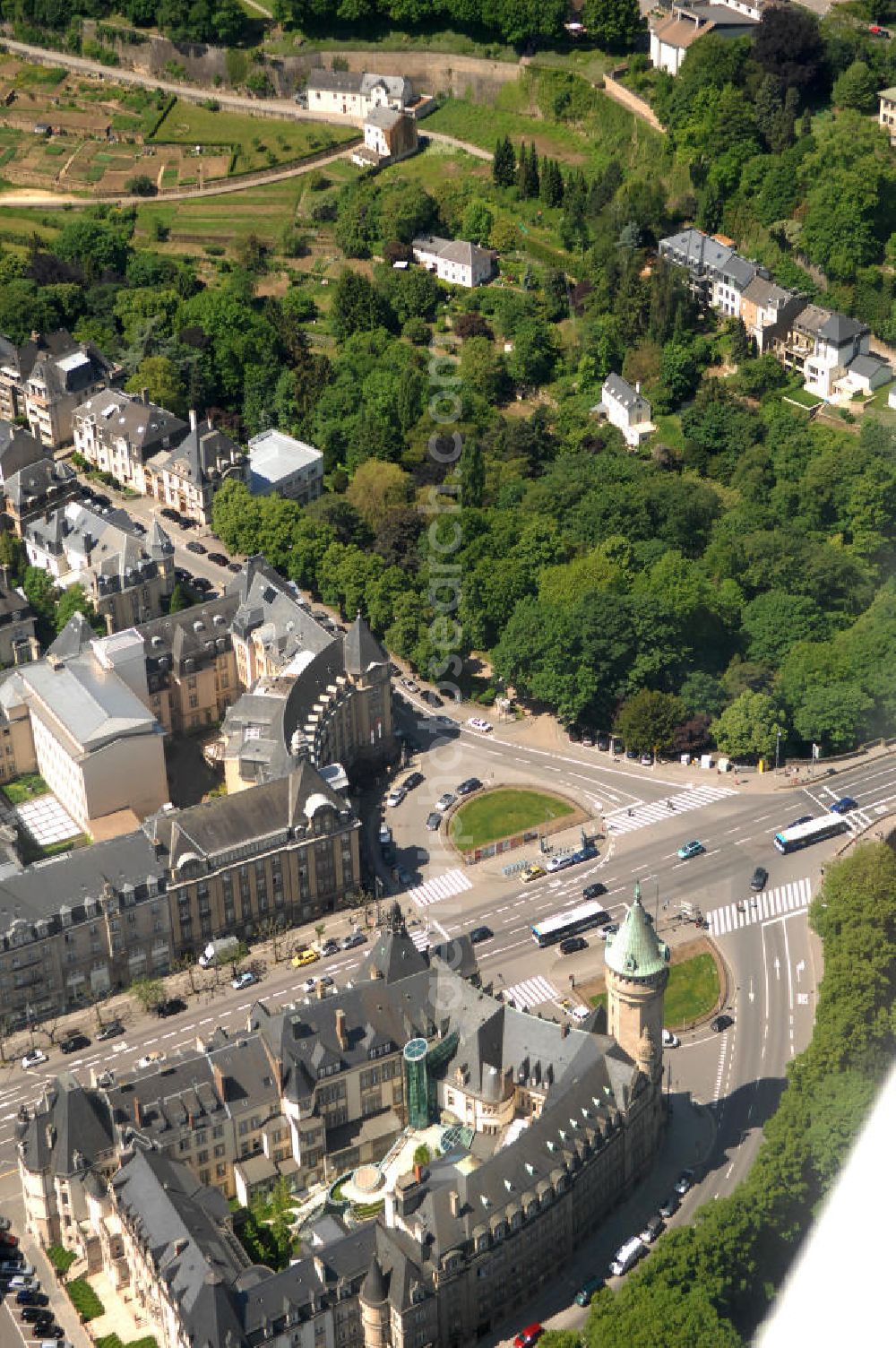 Luxemburg from above - Stadtansicht auf den Boulevard de la Petrusse am Place de Metz und der Pont Adolphe im Altstadtzentrum von Luxemburg