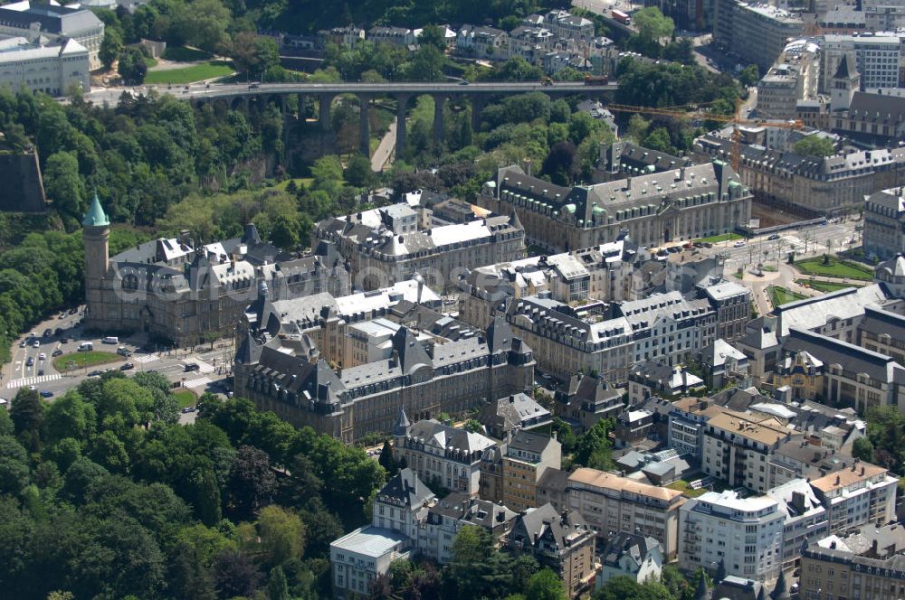 Aerial image Luxemburg - Stadtansicht auf den Boulevard de la Petrusse am Place de Metz und der Pont Adolphe im Altstadtzentrum von Luxemburg