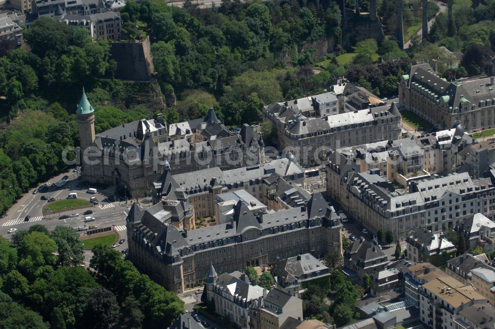 Aerial photograph Luxemburg - Stadtansicht auf den Boulevard de la Petrusse am Place de Metz und der Pont Adolphe im Altstadtzentrum von Luxemburg