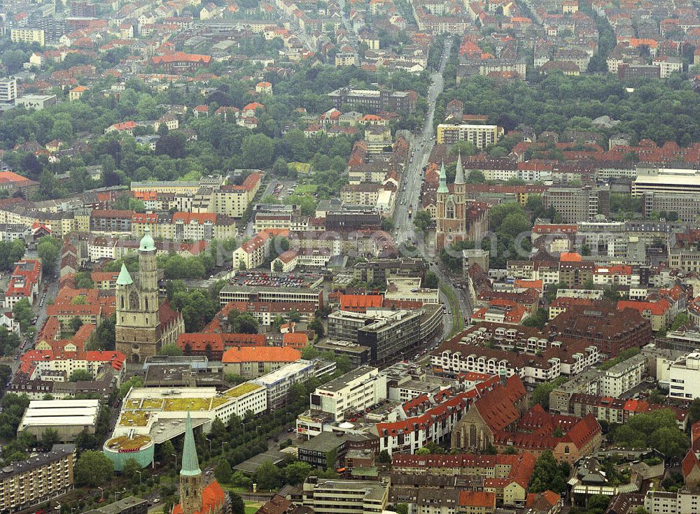 Braunschweig from above - Stadtansicht des nördlichen Stadtzentrums mit den Kirchen St. Petri, St. Andreas und St. Katharina in der Ost-West-Achse. City View of the northern city center with the churches of St. Peter, St. Andrew and St. Catherine in the east-west axis.