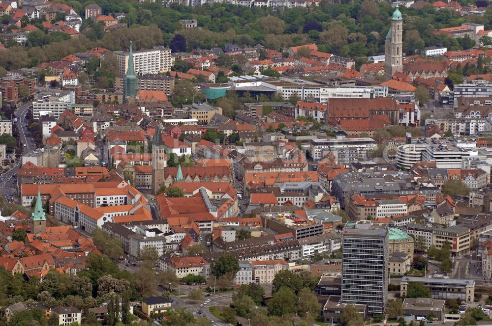 Aerial image Braunschweig - Blick über das Stadtzentrum von Braunschweig nach Norden. Auffällig der 93 m hohe Turm der St. Andreaskirche. View overf the city center of Brunswick to the north.Noticable the 93-meter-high tower of St. Andrew's Church.