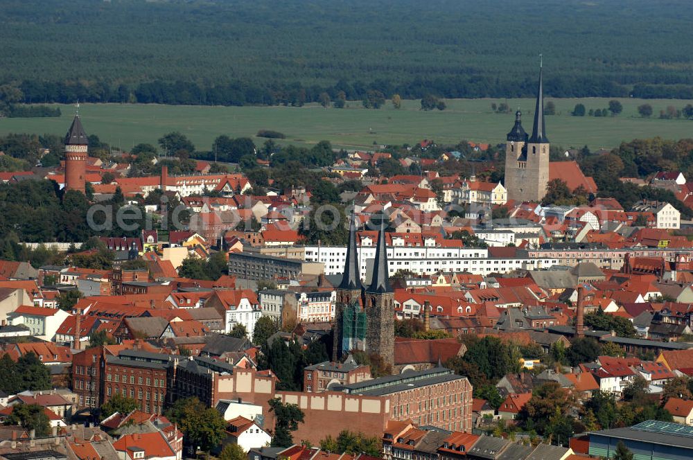 Burg bei Magdeburg from above - Blick auf die Stadt Burg, auch genannt die Stadt der Türme. Hier zu sehen die Türme der Unterkirche St. Nicolai, der Oberkirche Unser Lieben Frauen, sowie der Wasserturm aus dem Jahr 1902. Durch die Stadt führt die Strasse der Romanik.